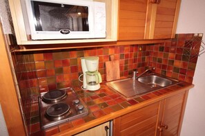 Microwave, coffee/tea maker - 100m from ski slopes, 2nd floor, view ski slopes, balcony, tv, ski locker, 23m², Les Saisies (Les Saisies)