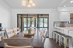 Dining - Comfy & Updated Diamond Lakefront Home (Horseshoe Bend)