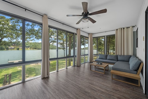 Comfy & Updated Diamond Lakefront Home