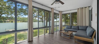 Comfy & Updated Diamond Lakefront Home