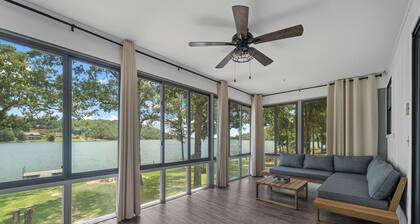Comfy & Updated Diamond Lakefront Home