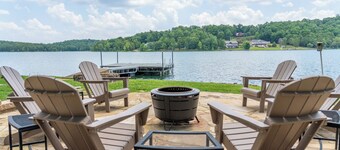 Comfy & Updated Diamond Lakefront Home