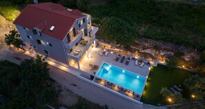 Exterior - Villa Mamma Mia, a 6-bedroom property with 40sqm heated pool (Podstrana)