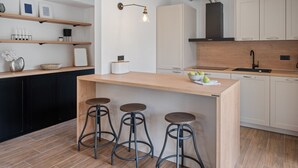 Kaffetrakter/tekoker, kjøleskap, ovn og oppvaskmaskin