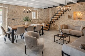 Interior - Holiday house Mara with 4 bedrooms, private pool, summer kitchen, valley views (Zmijavci)