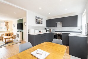 Fridge, microwave, oven, stovetop - Host & Stay | Farthings (Whitby)