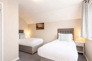 2 bedrooms, desk, iron/ironing board, free WiFi - Host & Stay | Farthings (Whitby)