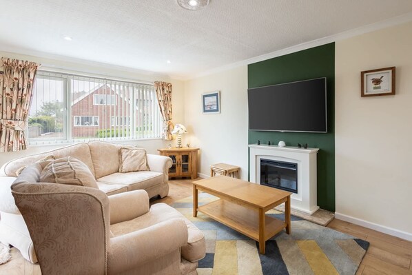 TV, offices - Host & Stay | Farthings (Whitby)