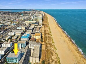 Beach - OCEANVIEW corner condo - steps to the beach! Outdoor pool and close to Northside Park! TR200 (Ocean City)