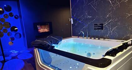 **Romantic Suite: Private SPA and Pool Table**