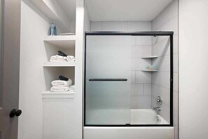 Regadera y secadora de cabello 