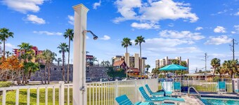 Madiera Del Mar 301-Pet Friendly-Steps to Beach