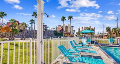 Madiera Del Mar 301-Pet Friendly-Steps to Beach