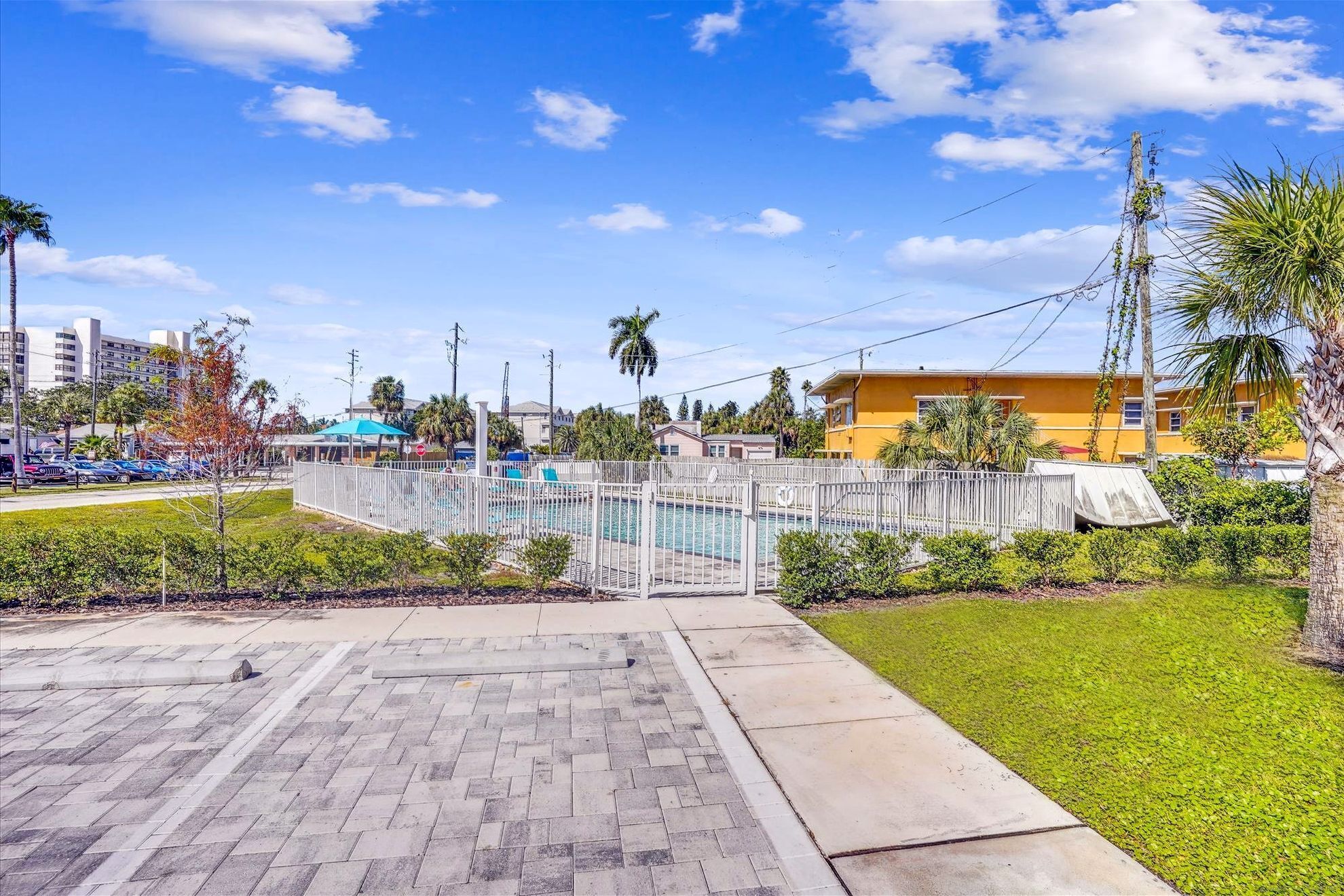 Madeira Del Mar Pool Deck