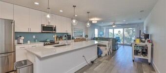 Madiera Del Mar 301-Pet Friendly-Steps to Beach