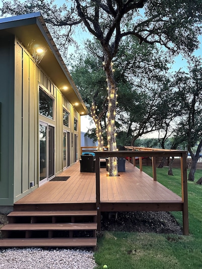 Newly Built Lakefront Getaway! Your Perfect Escape Awaits you @ Deer Creek Cabin