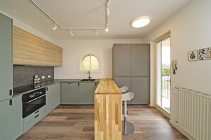 Fridge, microwave, oven, dishwasher
