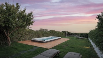 Luxury Villa, Sea View | Garden