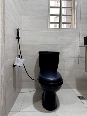 タオル、石鹸、トイレットペーパー