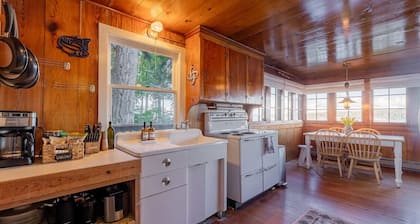 Sunrise View Waterfront Cabin