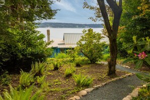 Property grounds - Sunrise View Waterfront Cabin (Greenbank)