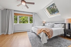 3 bedrooms, free WiFi, bed sheets - Lakefront on Sebago Lake (NAPLES)