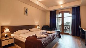 標準雙人房, 1 張特大雙人床, 非吸煙房 | 客房內保險箱、書桌、筆電工作空間、熨斗/熨衣板