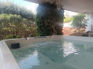 Baignoire à remous extérieure