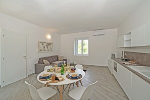 City Apartment | Dining room