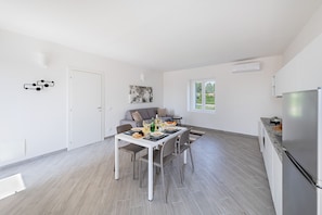 Business Apartment | Dining room