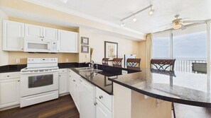 Fridge, microwave, stovetop, dishwasher - Tide Waters 416–Gulf Views–Sleeps 6 (Panama City Beach)