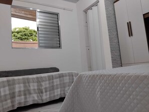 1 bedroom, desk, iron/ironing board, WiFi - Simples e Aconchegante (Vila Suissa Mogi das Cruzes)