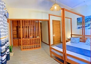4 bedrooms, iron/ironing board, WiFi, bed sheets