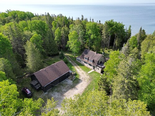Sticks & Stones with Bunkhouse on Drummond Island