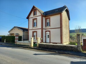 Exterior - La Locomotive by la Bb12087 (Nouvion-sur-Meuse)