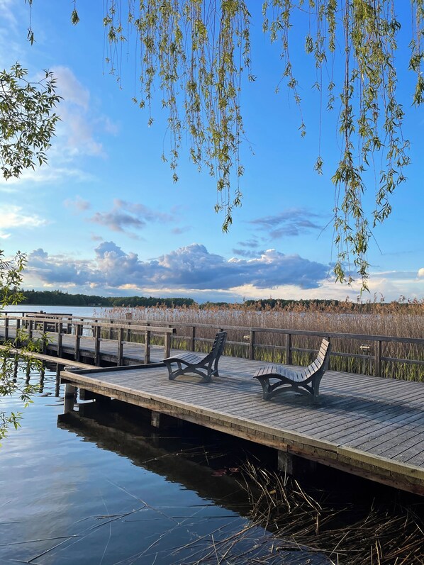 Property grounds - Romantische Ferienwohnung im Herzen von Rheinsberg in See und Schloss Nähe (Rheinsberg)