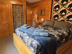2 bedrooms, WiFi - Molly Cabin @ Captain's Cove on Drummond Island (Drummond Island)