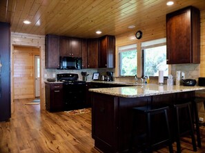 Private kitchen - Northern Adventure on Drummond Island (Drummond Island)