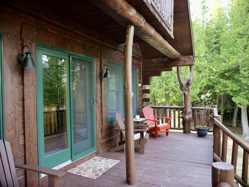 Loon Loft with The Loonlet Vintage Camper on Drummond Island