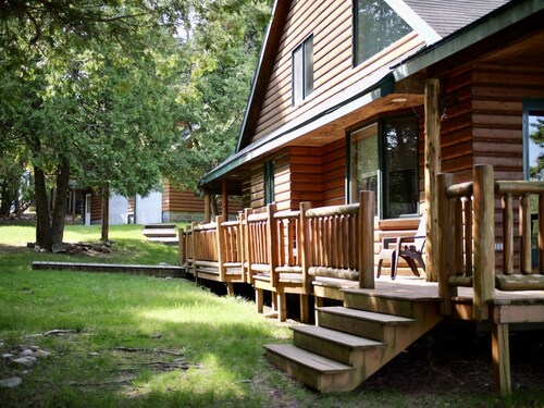 Shore Thing with Bunkhouse on Drummond Island