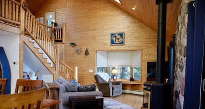 Shore Thing with Bunkhouse on Drummond Island