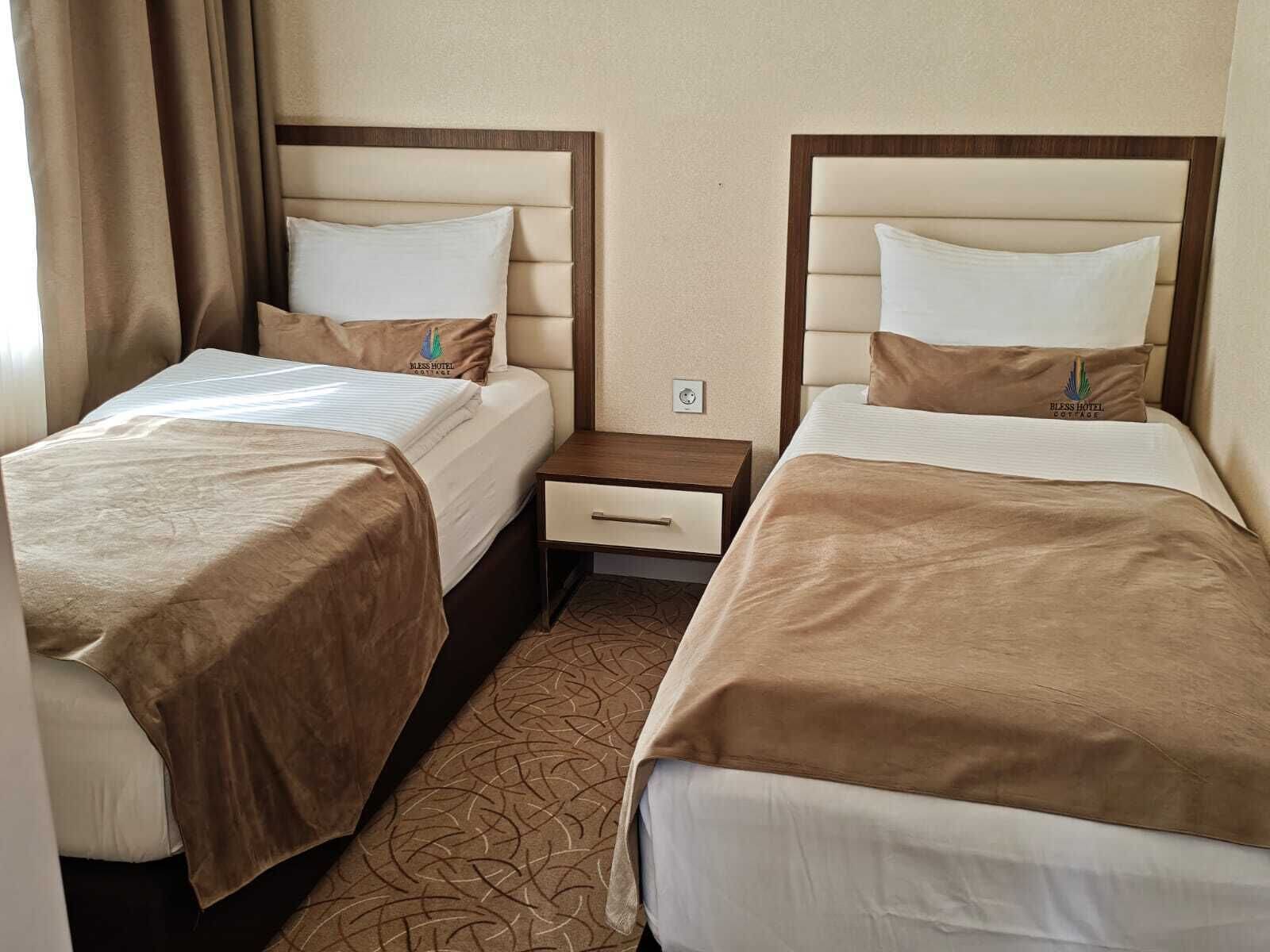 Ropa de cama de alta calidad y minibar 