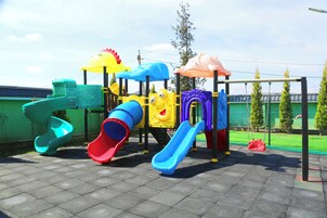 Área de juegos infantiles al aire libre