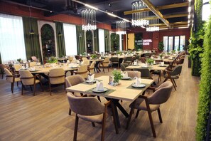 Frühstück, Mittagessen und Abendessen