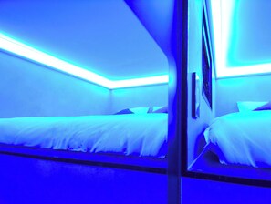Basic Double Room | Desk, laptop workspace, free WiFi, bed sheets - The Hyve Capsule hostel Amsterdam (Amsterdam)