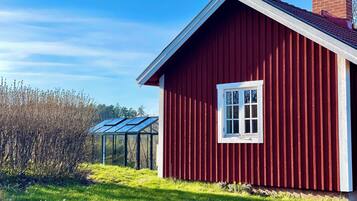 Standard Cabin, 1 Bedroom, Garden View, Garden Area | Individually decorated, individually furnished, free WiFi, bed sheets