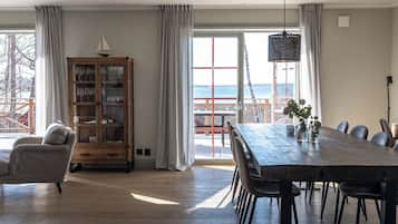 Superior-Villa, 6Â Schlafzimmer, Meerblick, Meerseite | Individuell dekoriert, individuell eingerichtet, kostenloses WLAN