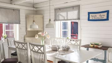 Stuga Standard - 2 sovrum - utsikt mot resort - trädgård | Individuell inredning, unika möbler, gratis wi-fi och sängkläder