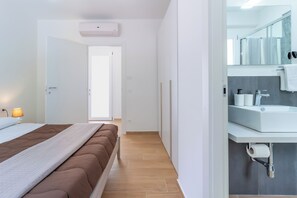 4 bedrooms, iron/ironing board, free WiFi, bed sheets - Granatelli Holiday Home (Altavilla Milicia)