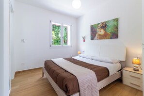 4 habitaciones, tabla de planchar con plancha y wifi gratis 